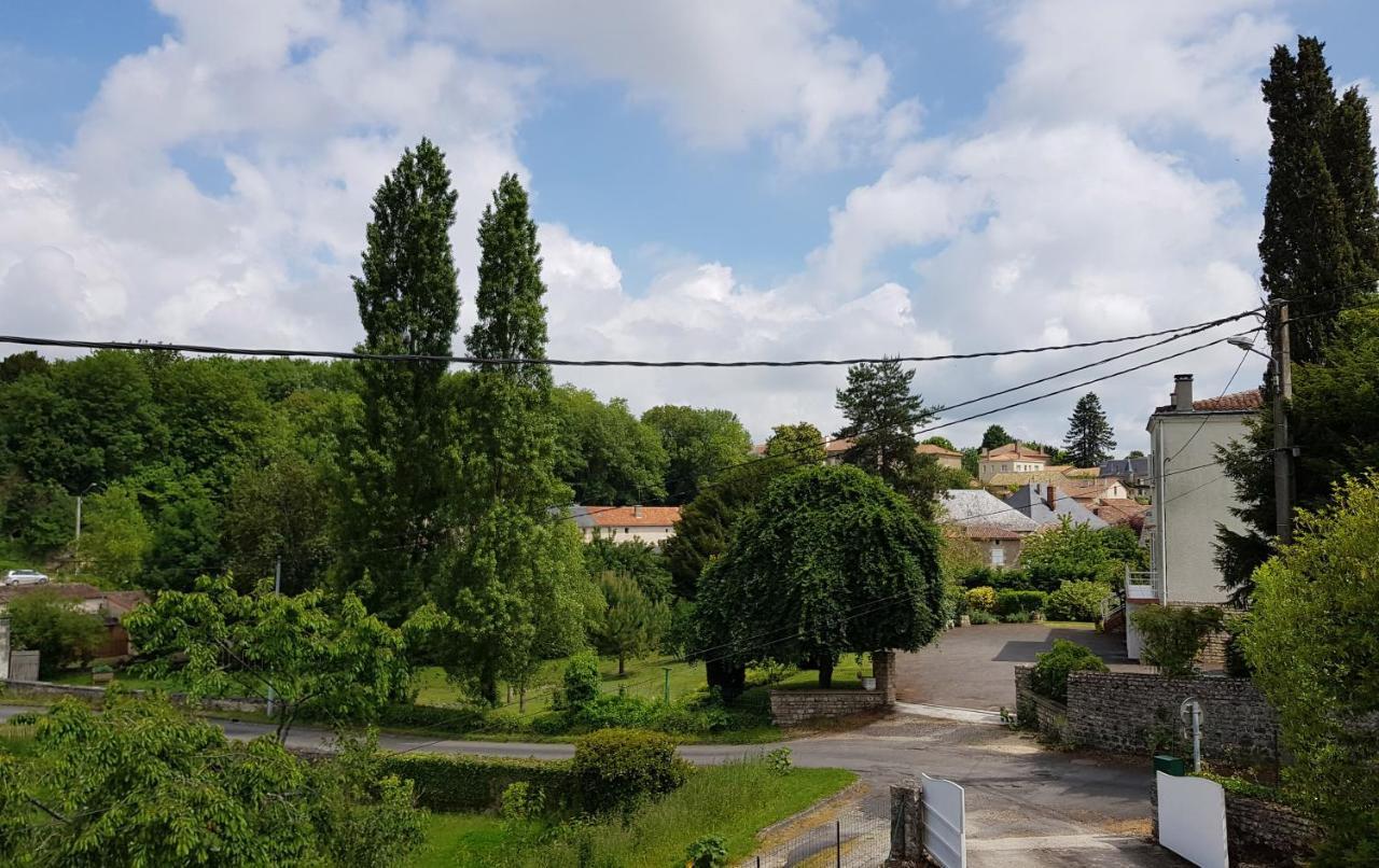 Le Pre Pigeon 86250 Charroux Vienne Bed & Breakfast Екстериор снимка